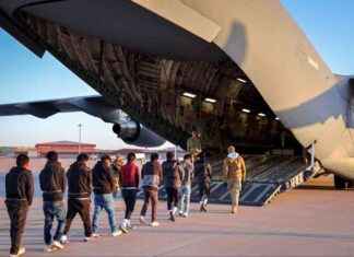 Indian Immigrants Facing Deportation Back to India in Chains ndian-mmigrants-facing-deportation-back-to-ndia-in-chains