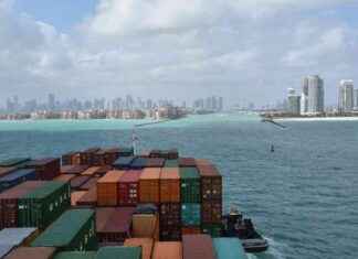 Risks of Trump’s Tariff Trade War: Impact on Economy risks-of-trumps-tariff-trade-war-mpact-on-economy