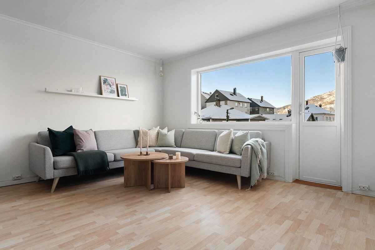 Critical Reception of Apt 209