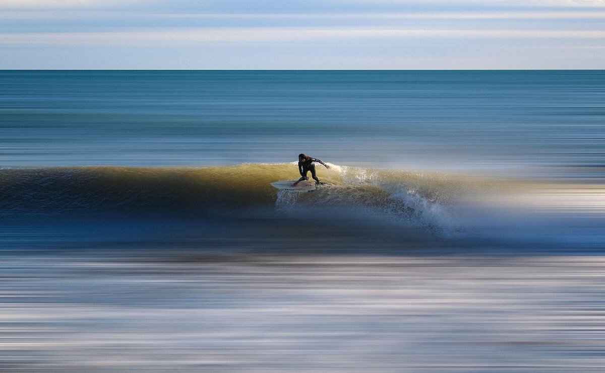 Best Action Cameras for Surfing: Waterproof & Wave-Proof Picks 6 Insta360 ONE R: Innovative 360-Degree Filming