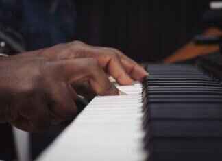 Best Dueling Piano Songs: A Playlist for a Fun Night Out Best Dueling Piano Songs: A Playlist for a Fun Night Out