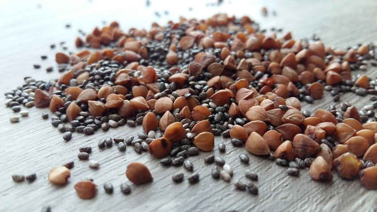 Can You Eat Chia Seeds Raw? The Pros & Cons of Eating Them Unsoaked 3 What Are the Nutritional Benefits of Chia Seeds?