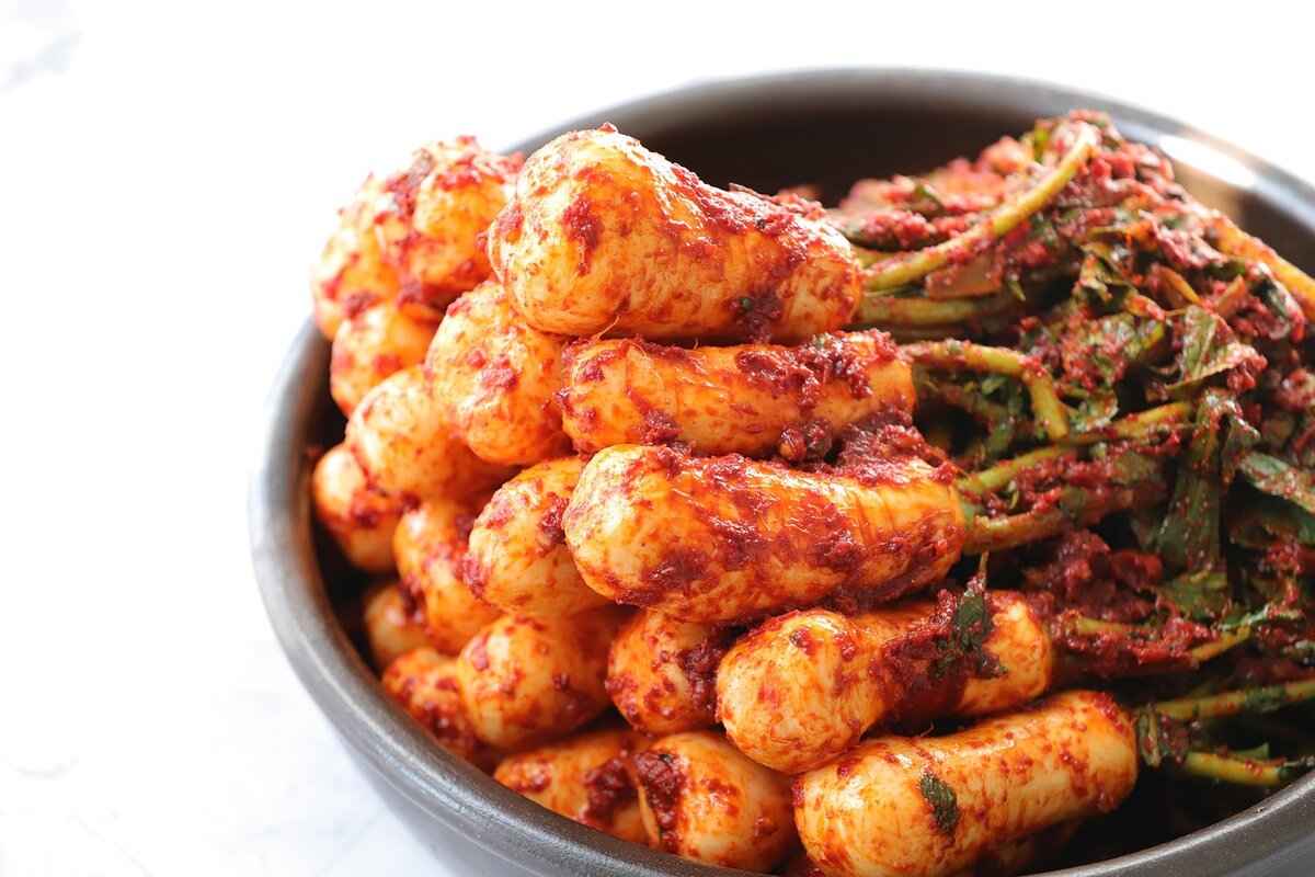 What Are Other Must-Try Cantonese Dishes?