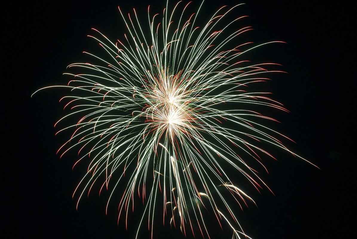 Celebrity Sleepwear: The Night Dresses Worn by the Rich & Famous 4 How Does Celebrity Sleepwear Influence Trends?