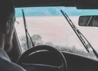 Changing the Windshield Wipers: Step-by-Step Guide to a Smooth Process Changing the Windshield Wipers: Step-by-Step Guide to a Smooth Process