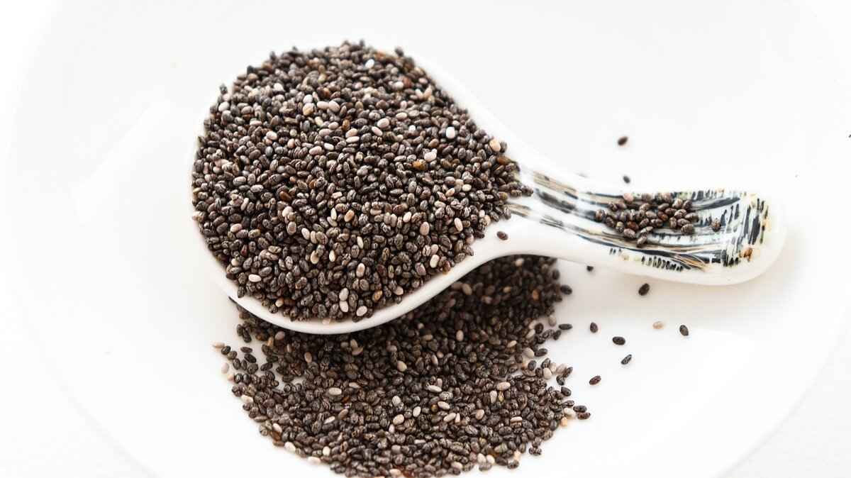 What Are the Health Benefits of Combining Chia Seeds and Oatmeal?