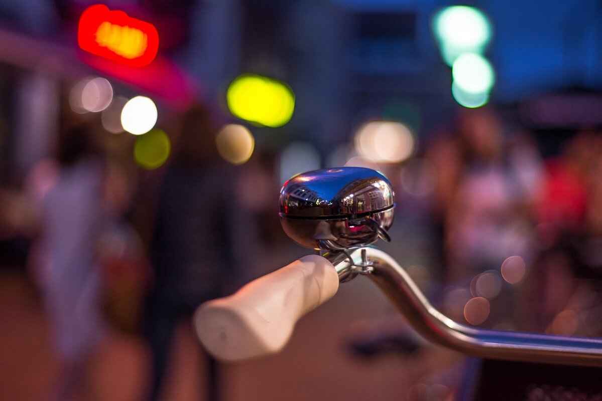 Are There Clubs with Themed Nights for Young Adults?