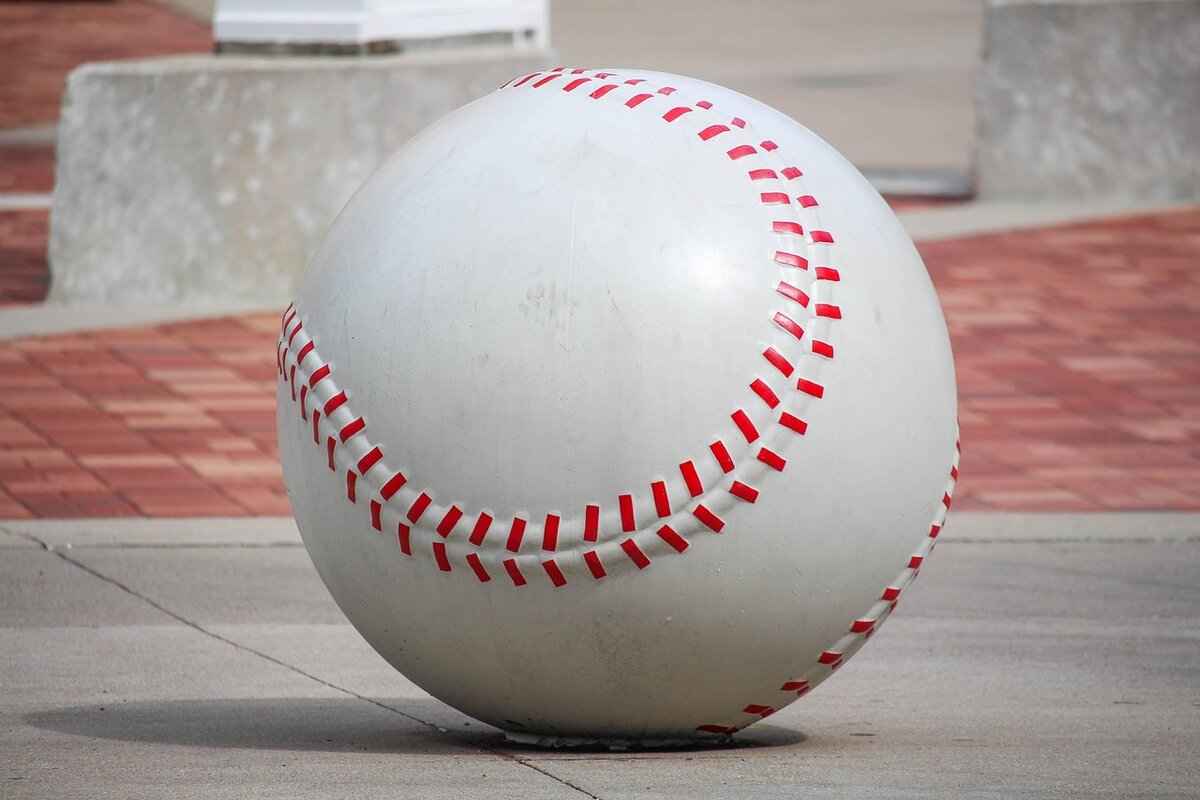 What Should You Look for When Buying Diamond Baseballs?