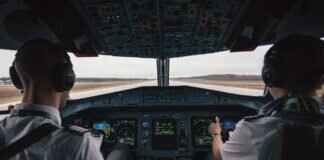 Do Planes Have Windshield Wipers? How They Keep Pilots Safe Do Planes Have Windshield Wipers? How They Keep Pilots Safe