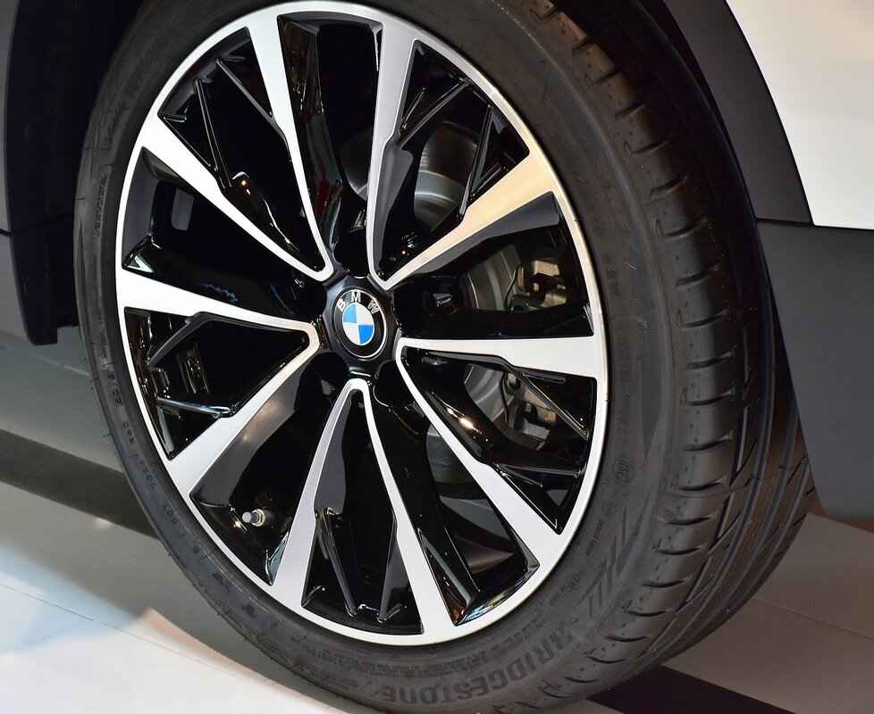 Customer Reviews: Real Experiences with Budget Tires