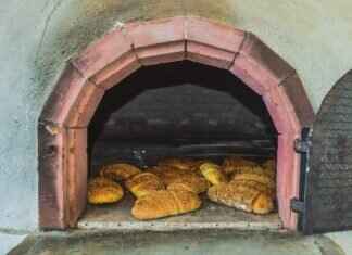 Emma Stone and Andrew Garfield: From On-Screen Romance to Real-Life Connection Emma Stone and Andrew Garfield: From On-Screen Romance to Real-Life Connection