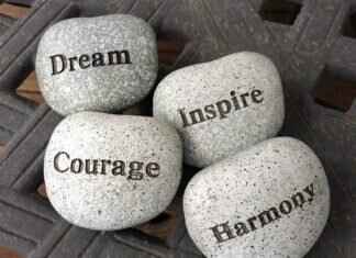 Emma Stone and Taylor Swift: The Connection Between Two Hollywood Stars Emma Stone and Taylor Swift: The Connection Between Two Hollywood Stars