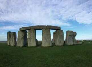 Emma Stone in Aloha: How Her Role Added Depth to the Film Emma Stone in Aloha: How Her Role Added Depth to the Film