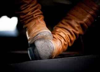 Emma Stone Toes: Fans Can’t Get Enough of Her Red Carpet Footwear Emma Stone Toes: Fans Can't Get Enough of Her Red Carpet Footwear