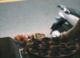 Eva Green on Dealing With Fame and the Paparazzi Eva Green on Dealing With Fame and the Paparazzi