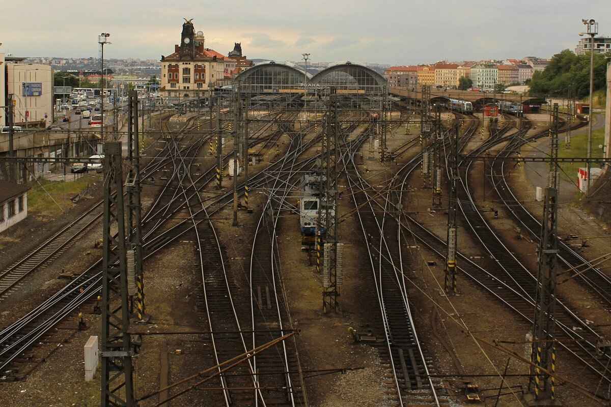 Exploring the Rich History of Howrah Railway Station 5 Challenges and Future Developments