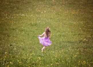 Fashion Experts Reveal the Best Slip Dress Colors for Your Skin Tone Fashion Experts Reveal the Best Slip Dress Colors for Your Skin Tone