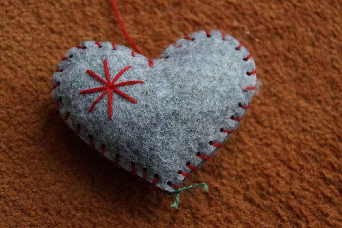 How to Make a Simple Felt Garland?