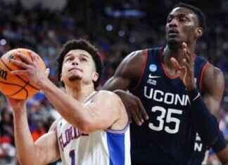 Florida Survives Late Comeback to Beat UConn florida-survives-late-comeback-to-beat-uconn