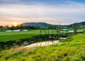 Golf Quarter Zips: Top Picks for Style & Comfort on the Course Golf Quarter Zips: Top Picks for Style & Comfort on the Course