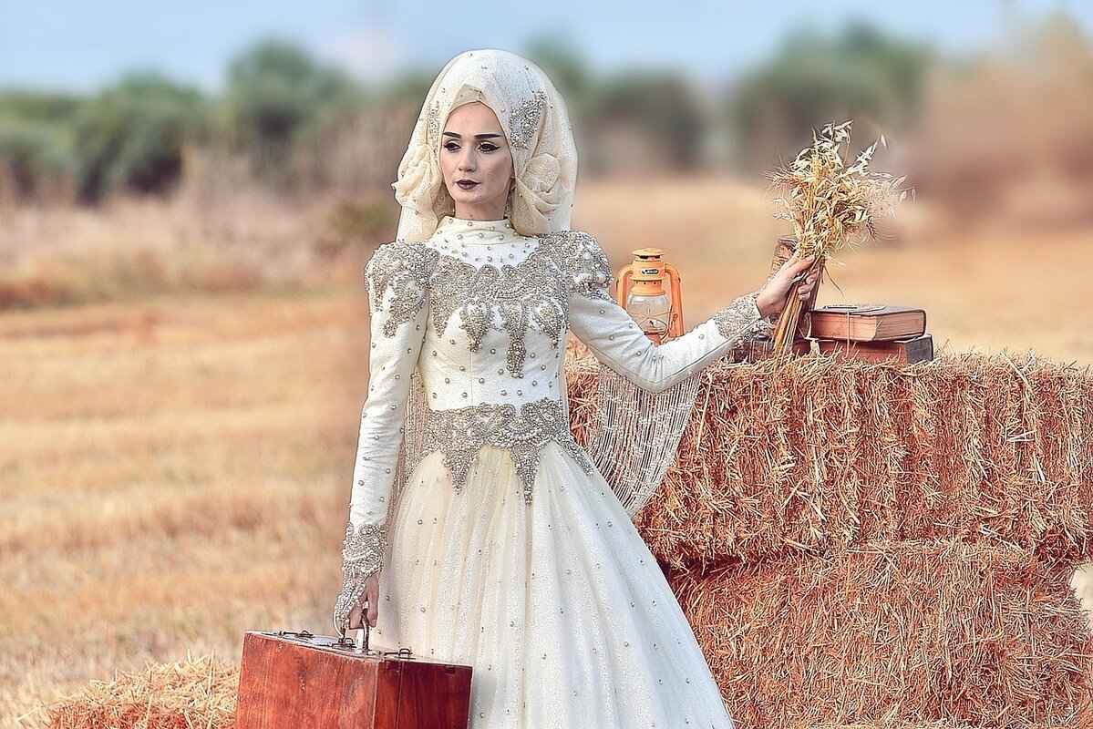 Occasions to Wear a Gossamer Gown