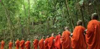 How Kali Puja Differs from Diwali: The Bengali Way of Celebrating How Kali Puja Differs from Diwali: The Bengali Way of Celebrating