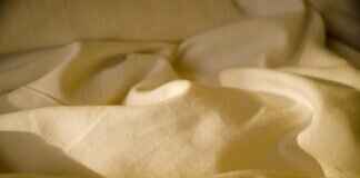 How Long Should You Wait to Shower After a Tanning Bed Session? How Long Should You Wait to Shower After a Tanning Bed Session?