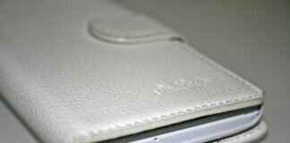 How Many Phones Can I Carry From the USA to India? Customs Rules How Many Phones Can I Carry From the USA to India? Customs Rules