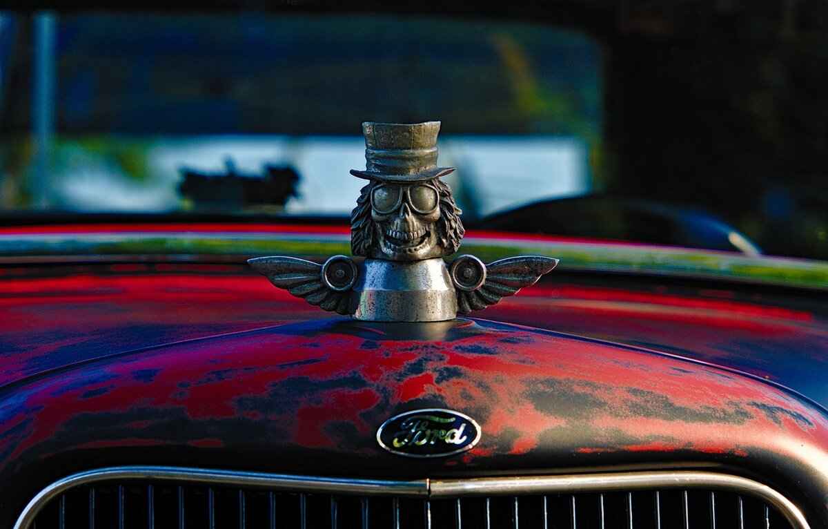 How Much Does It Cost to Repaint the Hood of a Car? 4 Additional Services That May Affect Cost
