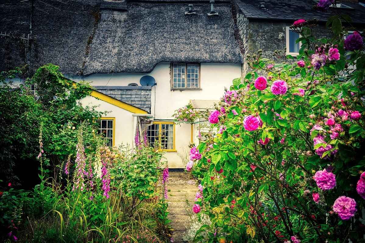 How Often Should I Change My Windshield Wipers for Optimal Visibility? 2 How Long Do Windshield Wipers Typically Last?