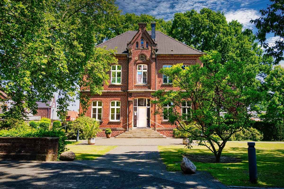 How Often Should I Change My Windshield Wipers for Optimal Visibility? 3 What Are the Best Practices for Wiper Replacement?