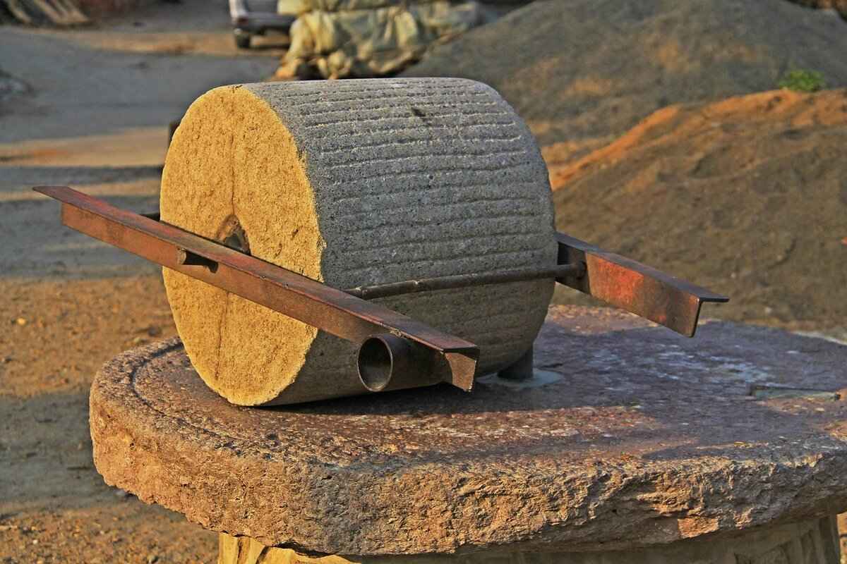 How Old Is Emma Stone? Understanding Her Career at Every Age 1 What Is Emma Stone's Age and Birthdate?