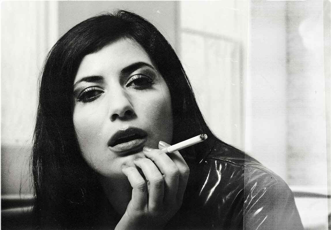 How to Buy a Slip Dress That Looks Good on Camera – Influencer Picks 3 How to Choose the Right Color for Your Slip Dress?