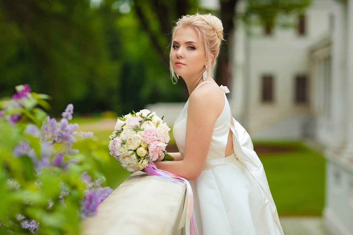 How to Choose a Slip Dress for a Wedding – Best Picks & Tips 5 Choosing the Right Color for the Occasion