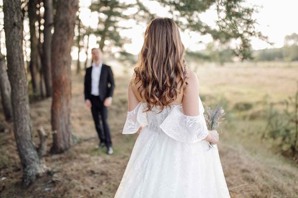 How to Choose a Slip Dress for a Wedding – Best Picks & Tips 6 Accessorizing Your Slip Dress