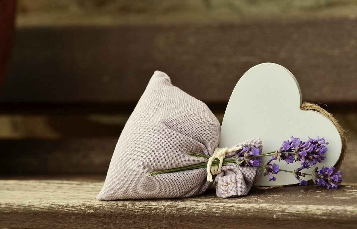 How to Choose the Best Night Dress for a Romantic Evening 1 What Styles Should You Consider for a Romantic Night Dress?
