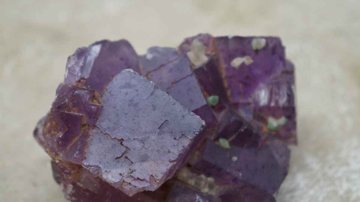 How to Use Salt for Cleaning Quartz Crystals