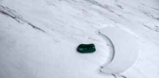 How to Cleanse Selenite Without Damaging Its Structure How to Cleanse Selenite Without Damaging Its Structure