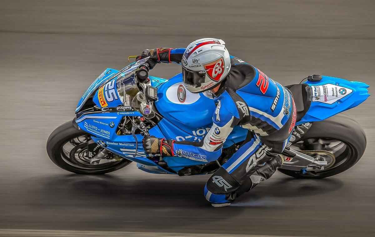 How to Create Space for Glasses in a Motorcycle Helmet 6 Adjusting Your Glasses for Comfort