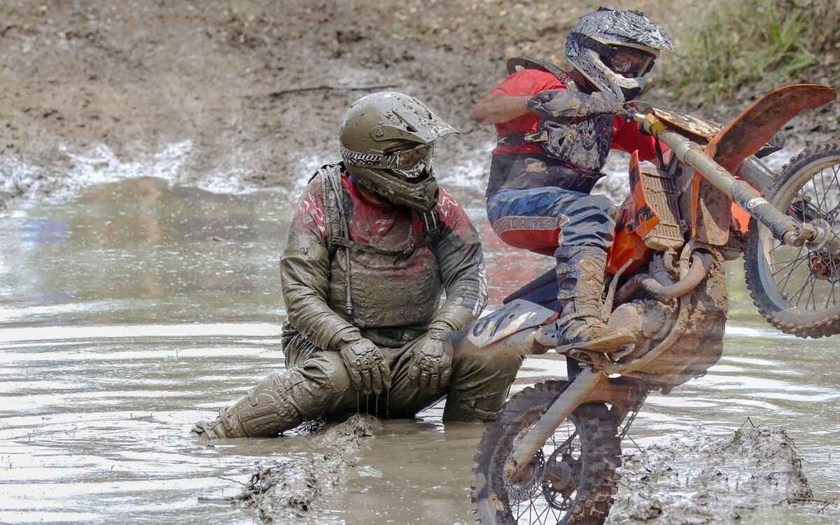 How to Create Space for Glasses in a Motorcycle Helmet 3 Adjusting the Interior Padding