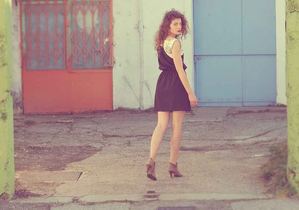 How to Dress Up a Slip Dress for Holiday Parties & Special Events 5 How to Play with Textures and Fabrics?
