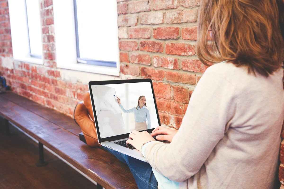 Freelancing vs. Full-Time Data Entry Jobs