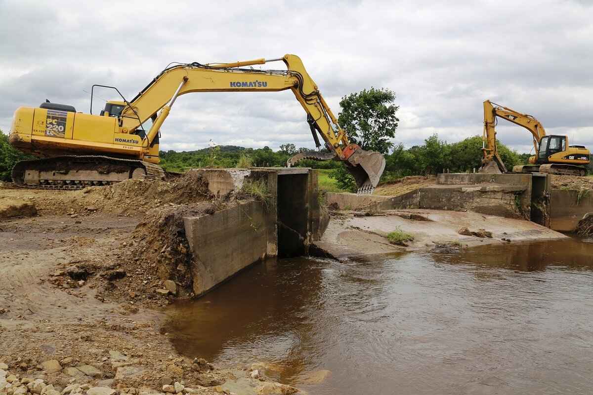 How to Get Wood Glue Out of Clothes: Cleaning Tips 8 Using a Scraper for Stubborn Glue Residue