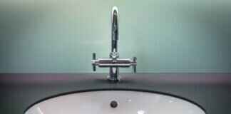 How to Not Get Products Dirty in the Bathroom: Simple Cleaning Tips How to Not Get Products Dirty in the Bathroom: Simple Cleaning Tips