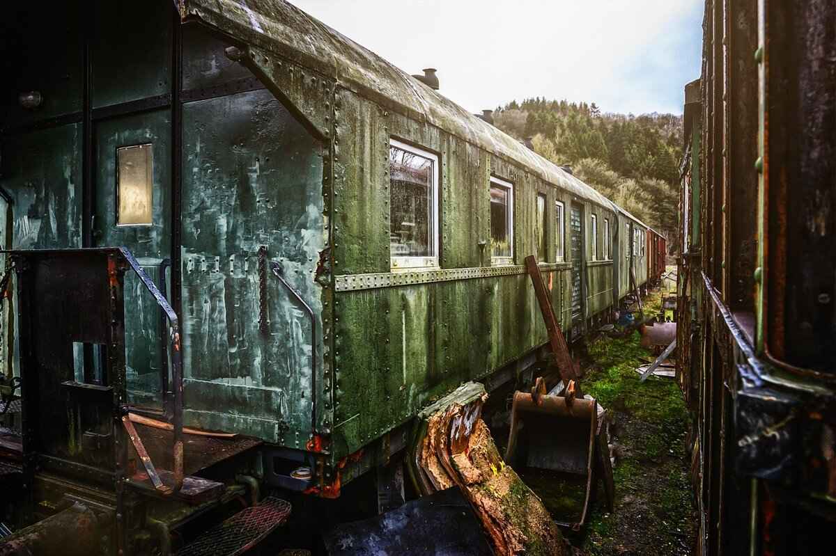 How to Open Generator Compartment on a 2005 Beaver Santiam RV: A Guide 4 Opening the Compartment Door