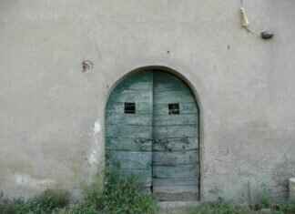 How to Put a Pixie Glass on a Sliding Door: Installation Tips How to Put a Pixie Glass on a Sliding Door: Installation Tips