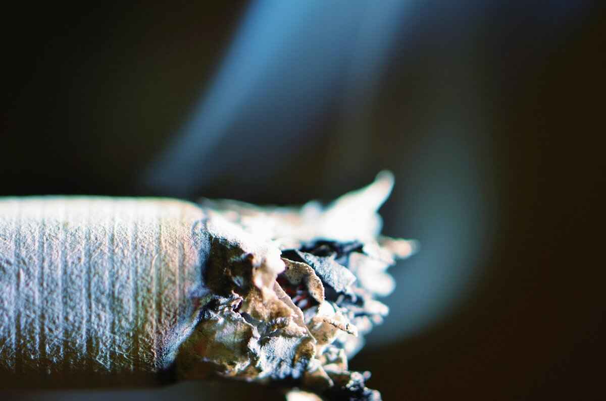 How to Put Out a Joint: Quick and Safe Methods 3 Alternative Methods for Extinguishing Joints