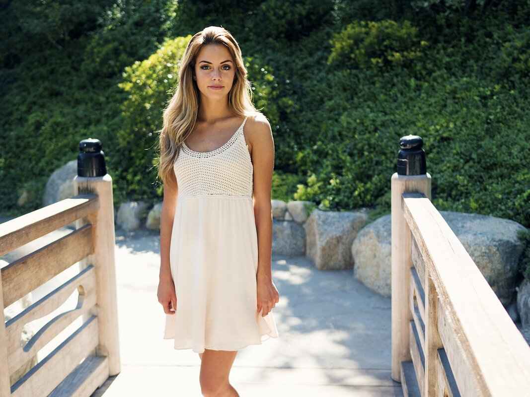 How to Recreate Bella Hadid’s Chic Slip Dress Looks on a Budget 3 How to Accessorize Your Slip Dress Like Bella?