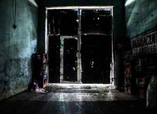 How to Store Seasonal Night Dresses Without Damaging Them How to Store Seasonal Night Dresses Without Damaging Them