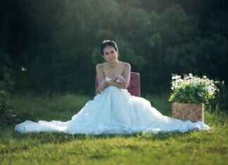 How to Style a Slip Dress for New Year’s Eve & Look Glamorous How to Style a Slip Dress for New Year’s Eve & Look Glamorous